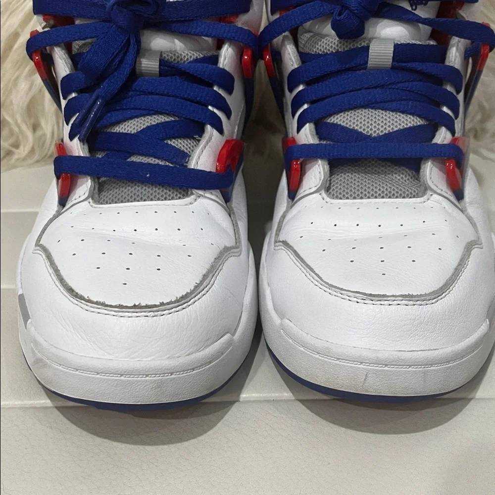 Reebok Classic White and Blue Retro Style Pumps! - Picture 2 of 7